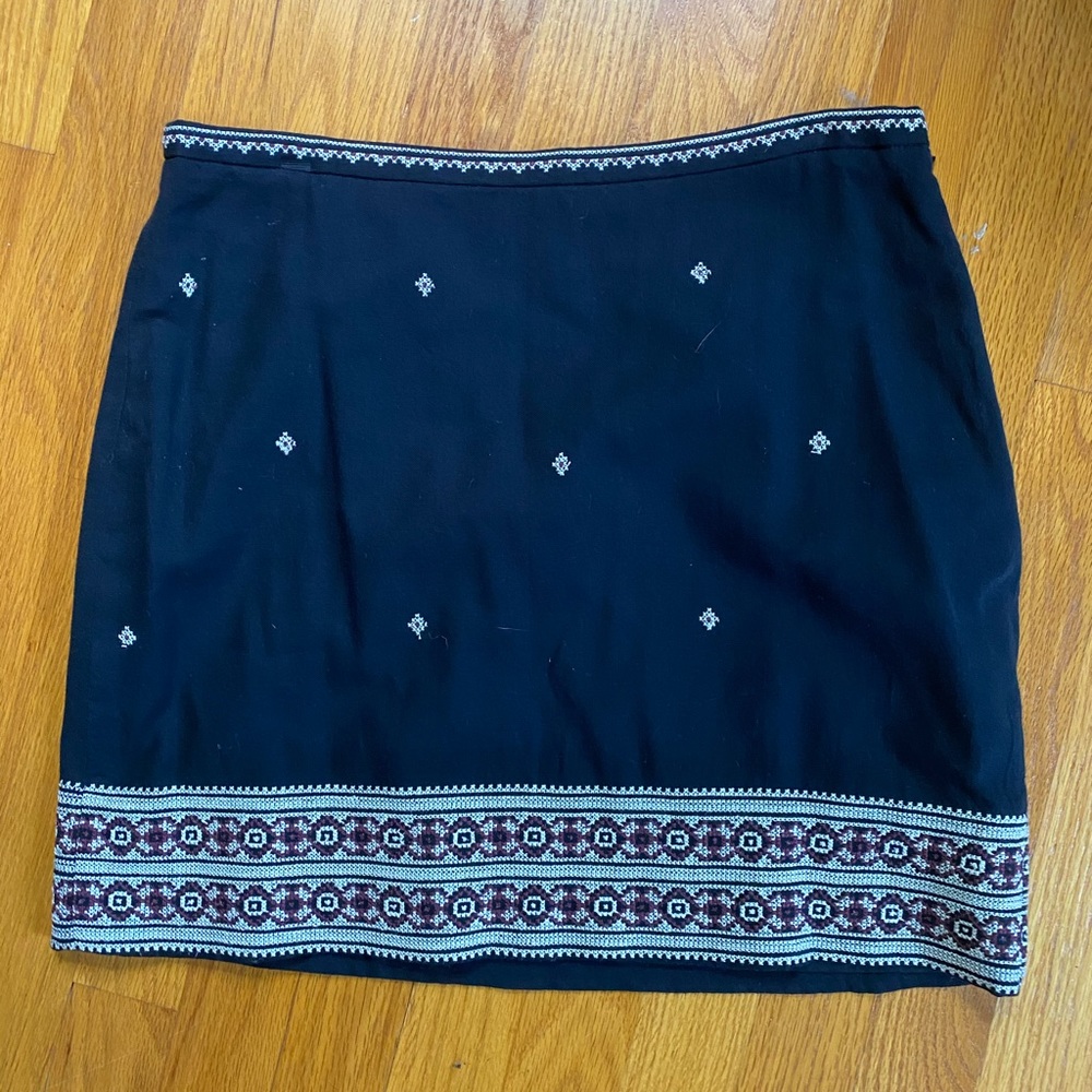 Made wall navy skirt with white and maroon trim